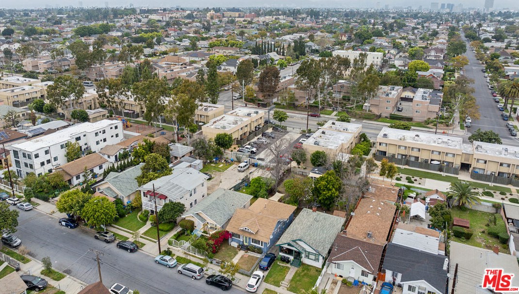 1457 35th St, Los Angeles CA  90018-3930 exterior