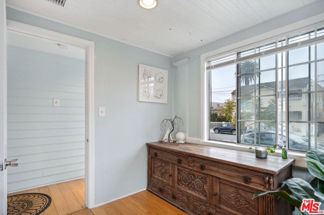 1457 35th St, Los Angeles CA  90018-3930 exterior