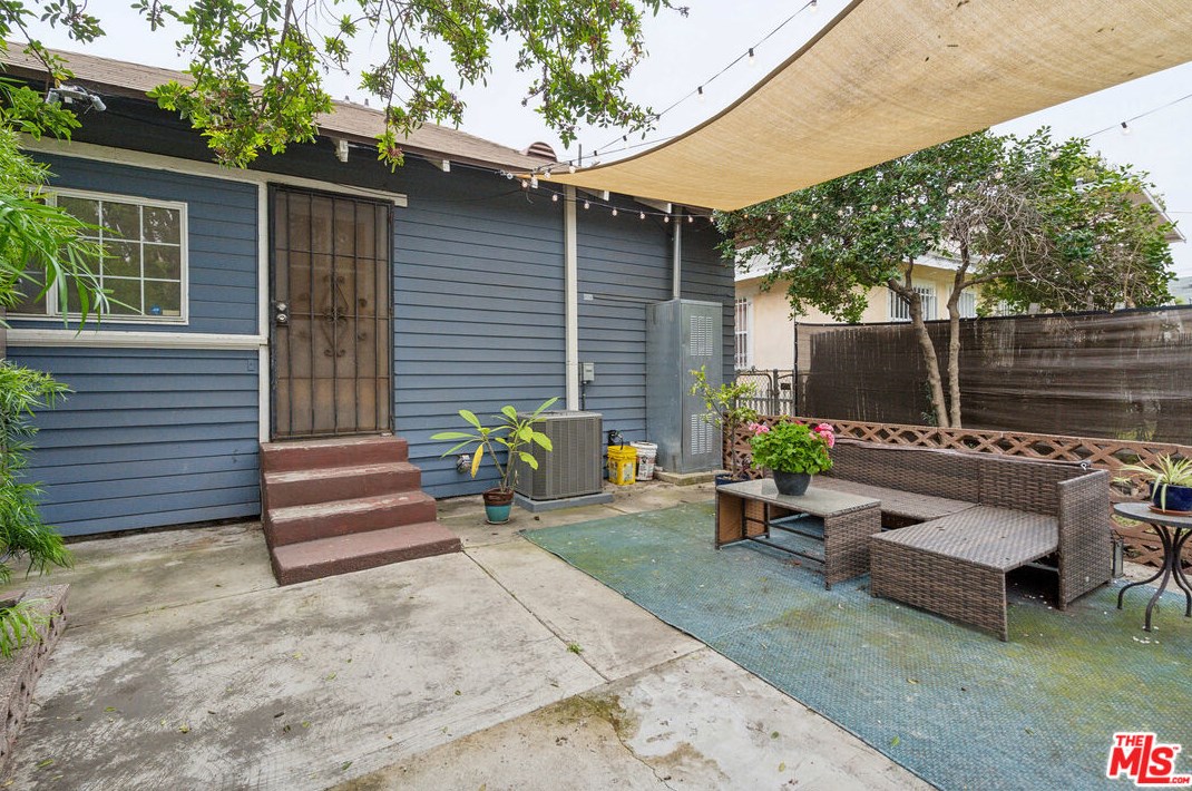 1457 35th St, Los Angeles CA  90018-3930 exterior