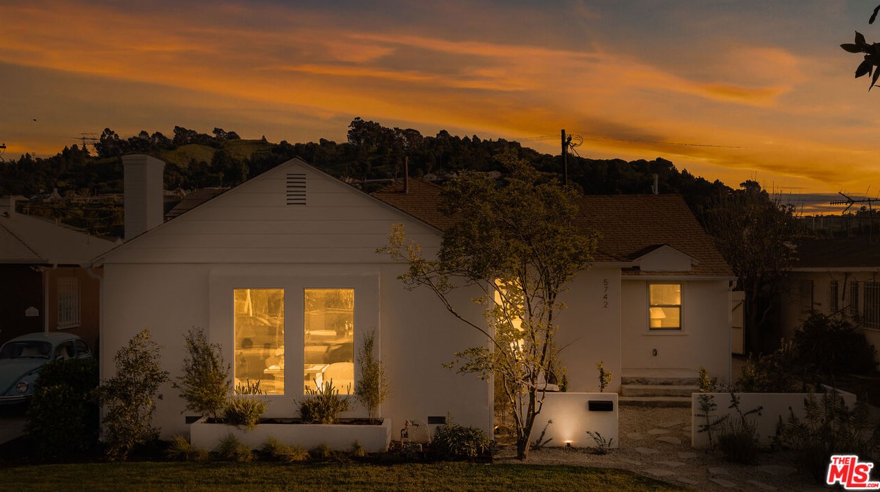 5742 Fallsgrove St, Los Angeles CA  90016-5029 exterior