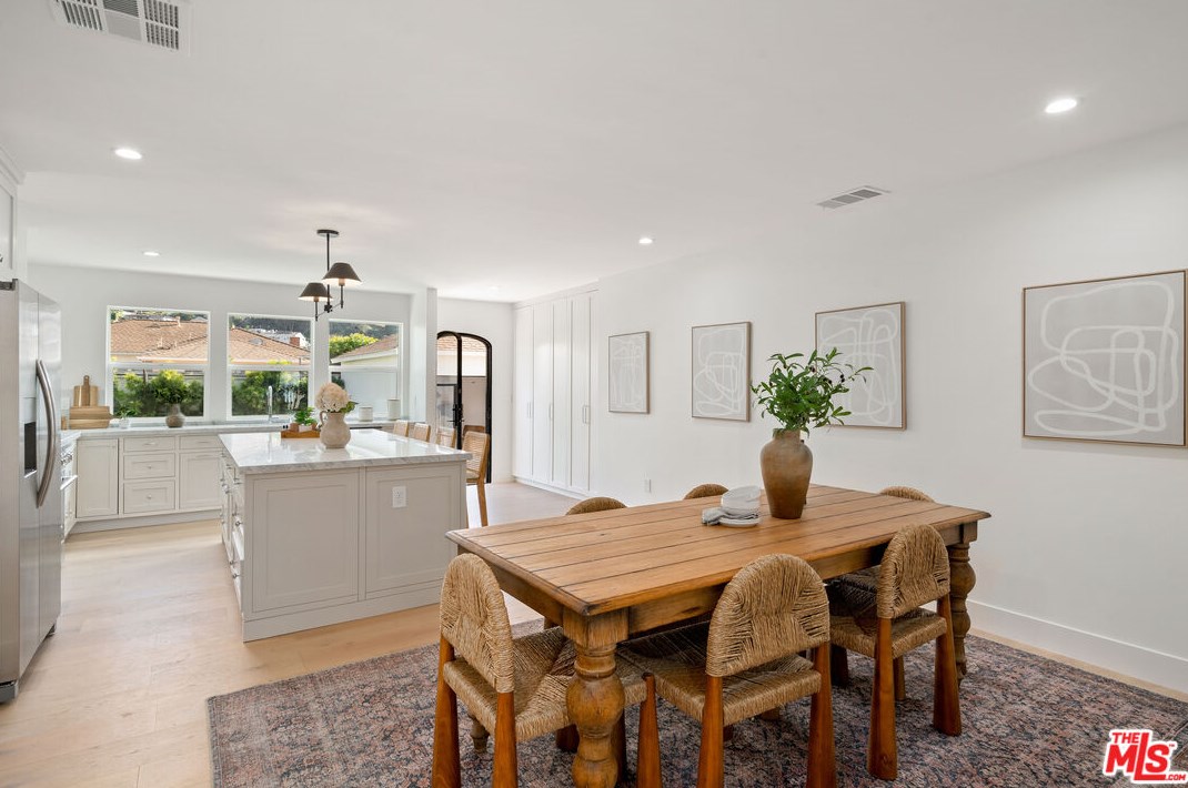 5742 Fallsgrove St, Los Angeles CA  90016-5029 exterior