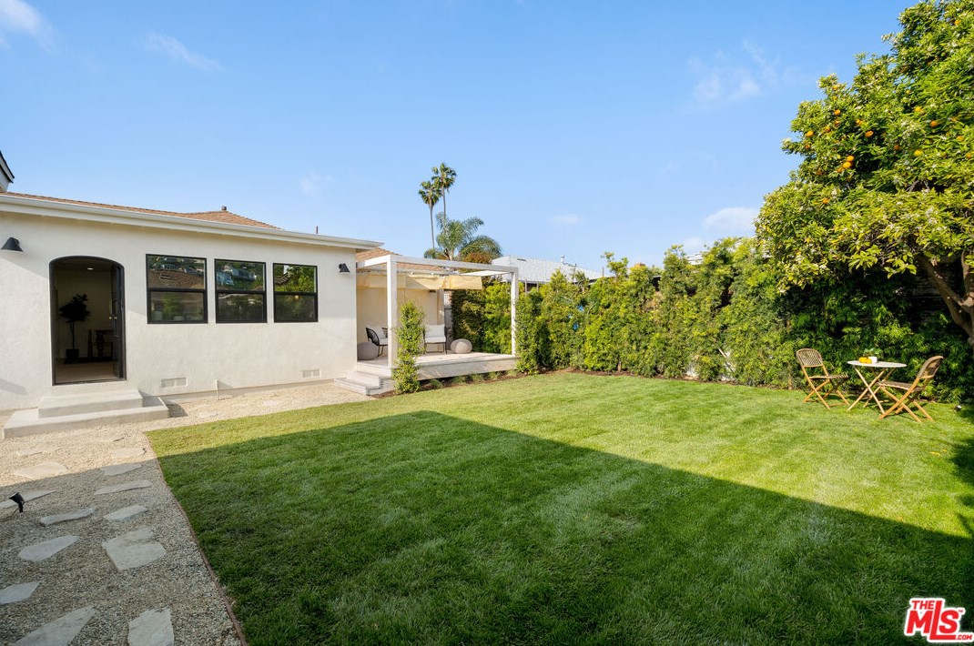 5742 Fallsgrove St, Los Angeles CA  90016-5029 exterior