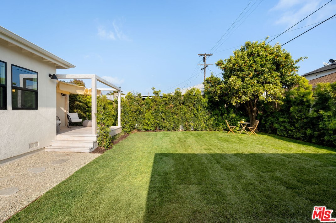 5742 Fallsgrove St, Los Angeles CA  90016-5029 exterior