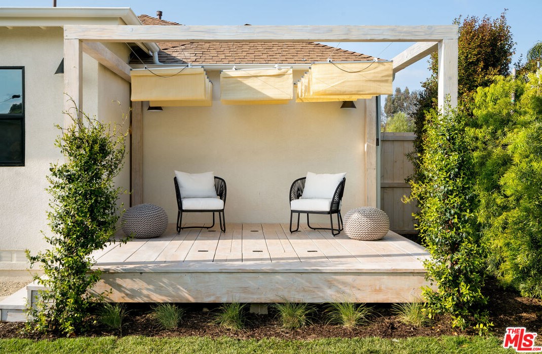 5742 Fallsgrove St, Los Angeles CA  90016-5029 exterior