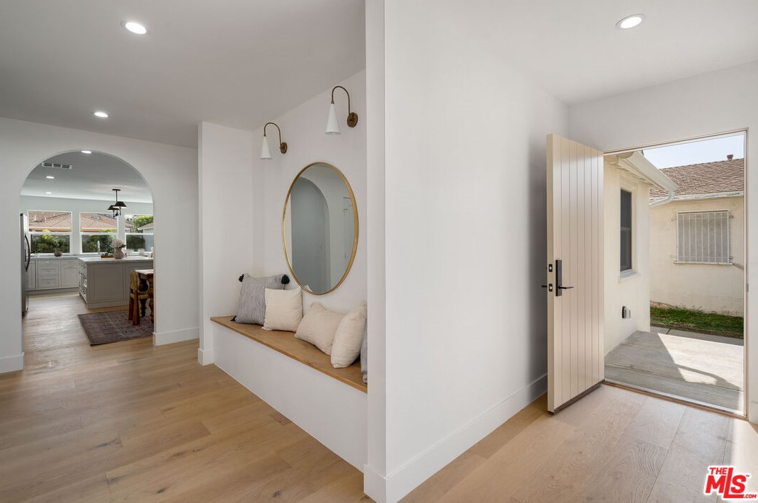 5742 Fallsgrove St, Los Angeles CA  90016-5029 exterior