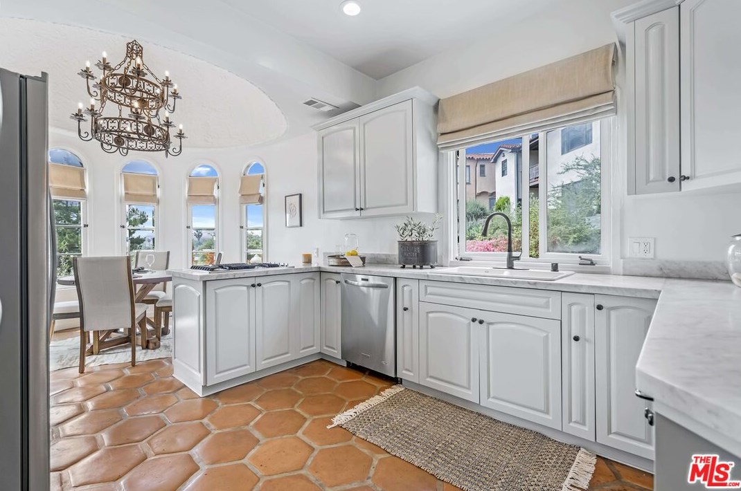 2162 Talmadge St, Los Angeles CA  90027-2921 exterior