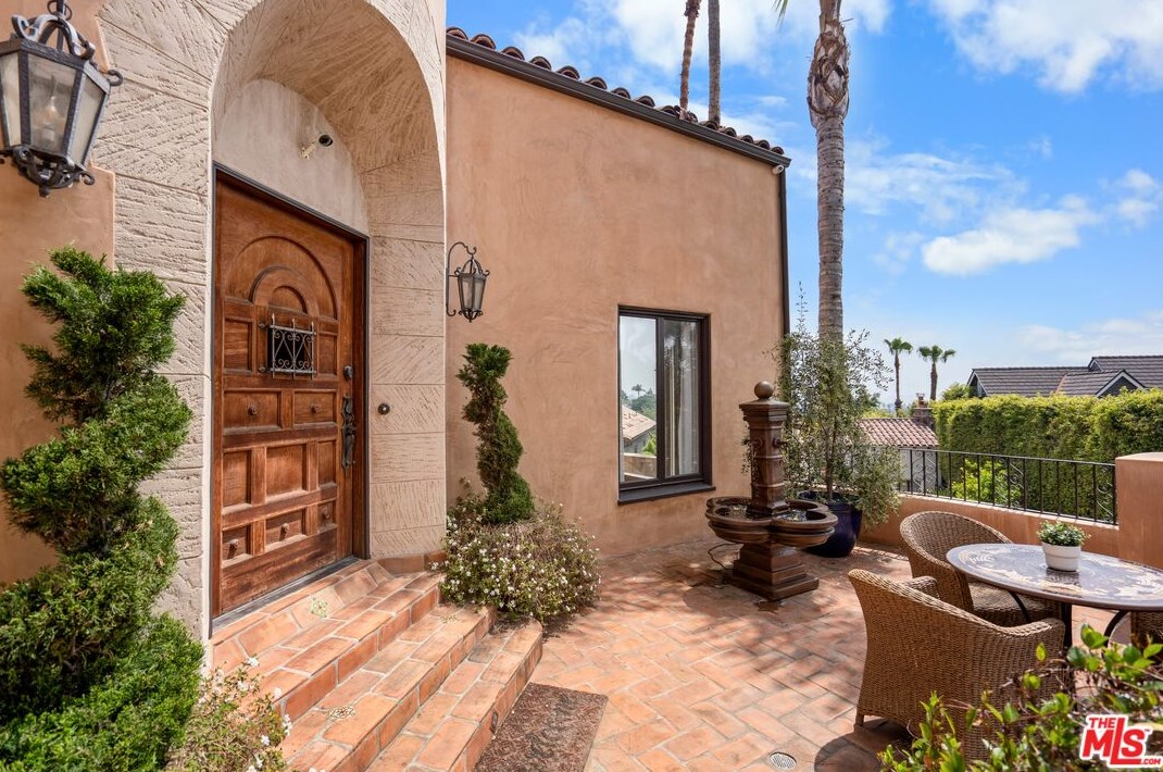 2162 Talmadge St, Los Angeles CA  90027-2921 exterior