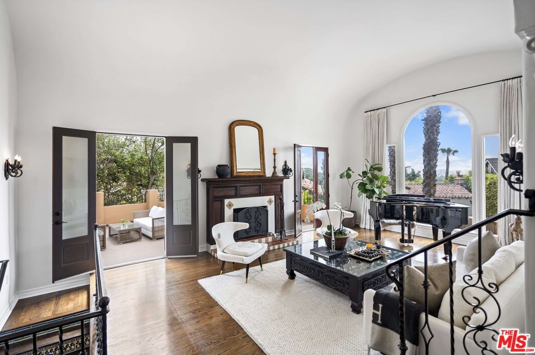 2162 Talmadge St, Los Angeles CA  90027-2921 exterior