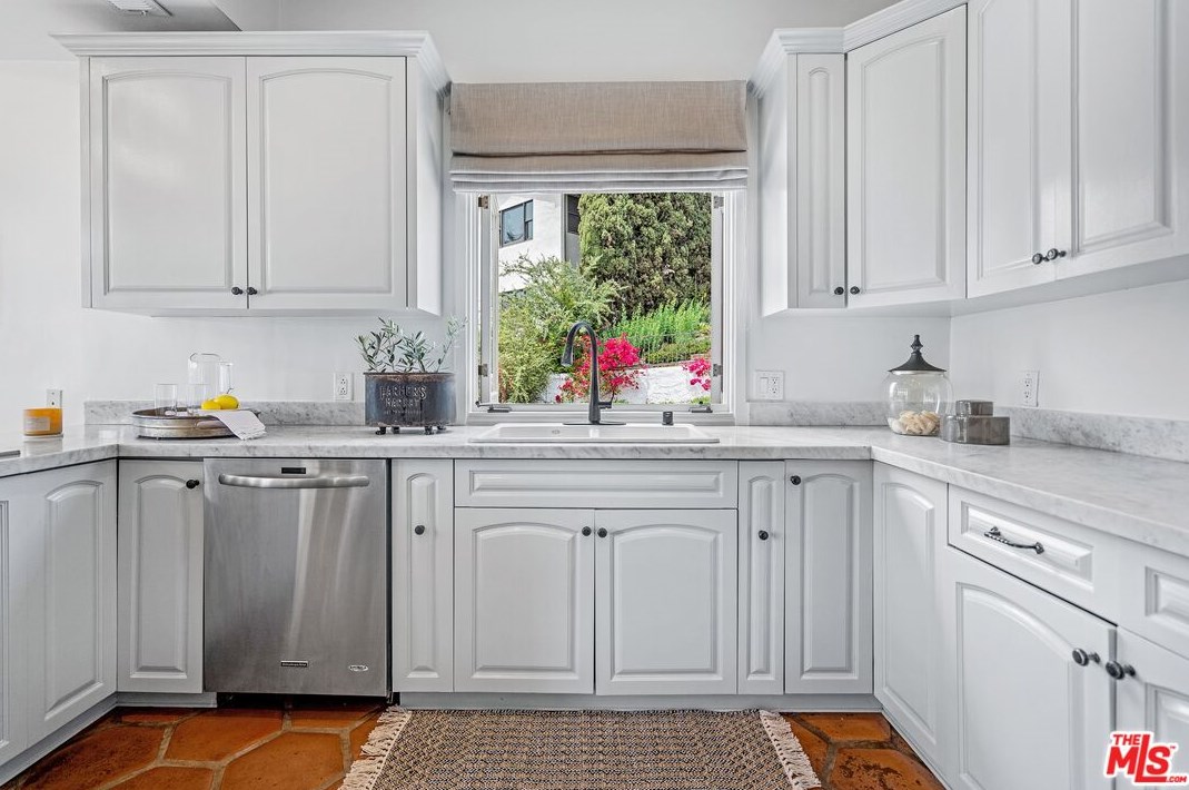 2162 Talmadge St, Los Angeles CA  90027-2921 exterior