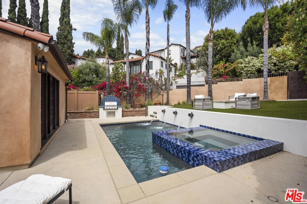 2162 Talmadge St, Los Angeles CA  90027-2921 exterior