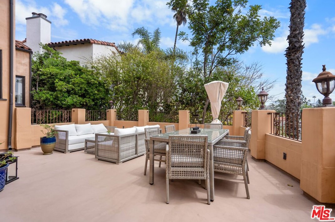 2162 Talmadge St, Los Angeles CA  90027-2921 exterior