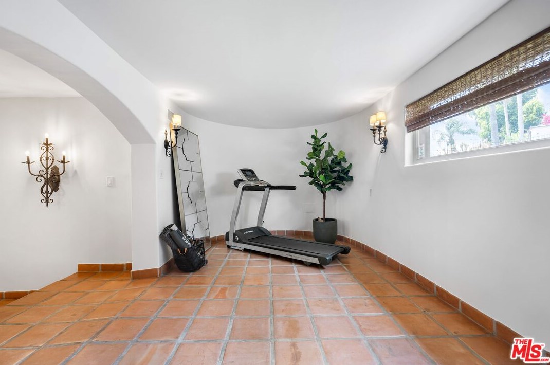 2162 Talmadge St, Los Angeles CA  90027-2921 exterior