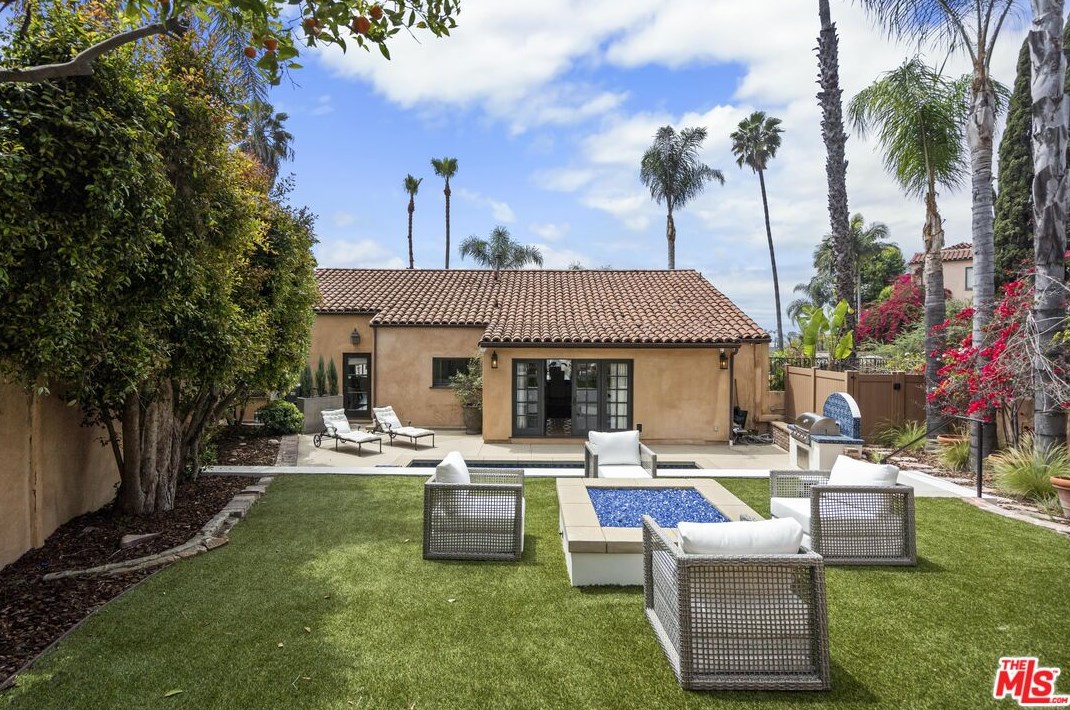 2162 Talmadge St, Los Angeles CA  90027-2921 exterior
