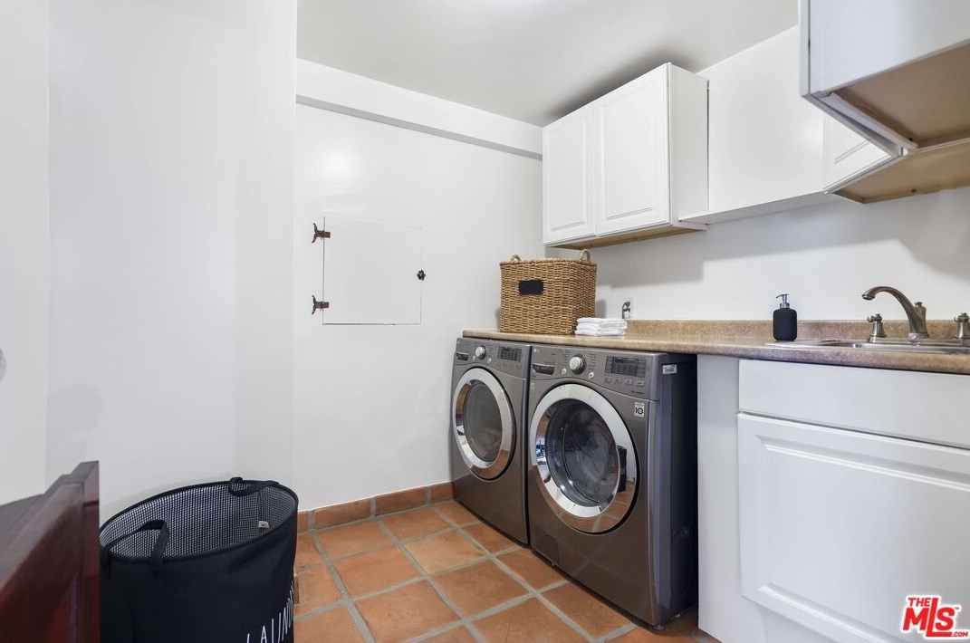 2162 Talmadge St, Los Angeles CA  90027-2921 exterior