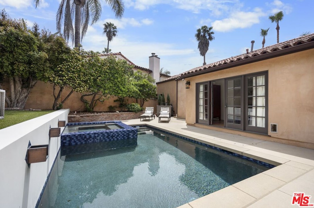 2162 Talmadge St, Los Angeles CA  90027-2921 exterior