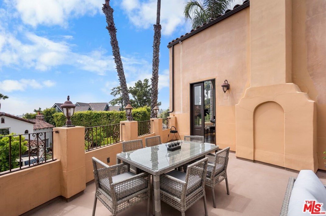2162 Talmadge St, Los Angeles CA  90027-2921 exterior