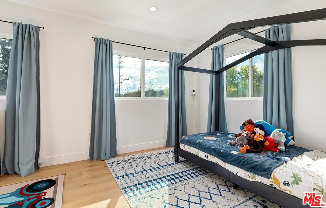 11081 Culver Blvd, Los Angeles CA  90230-4028 exterior