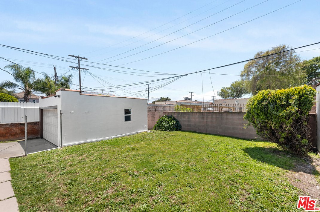 3626 62nd St, Los Angeles CA  90043-3704 exterior