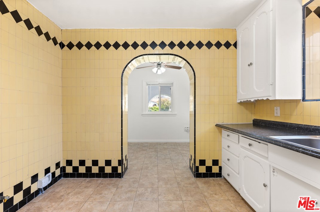 3626 62nd St, Los Angeles CA  90043-3704 exterior