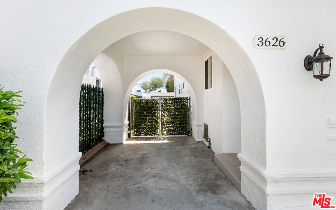3626 62nd St, Los Angeles CA  90043-3704 exterior
