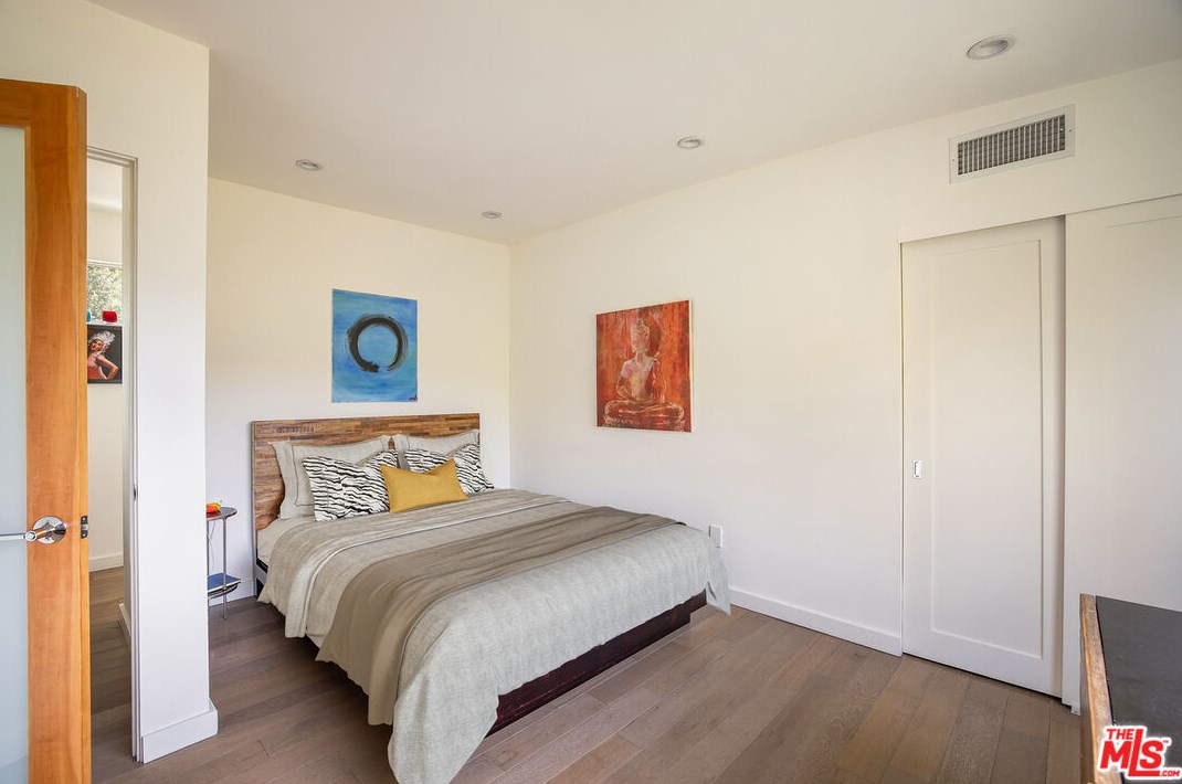 2507 Creston Dr, Los Angeles CA  90068-2205 exterior