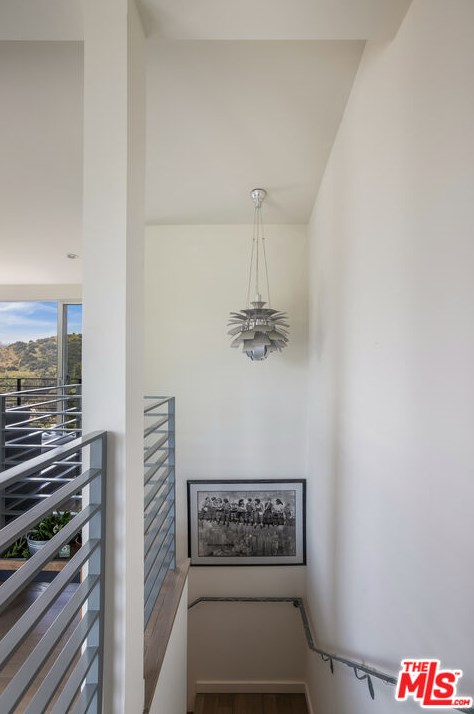 2507 Creston Dr, Los Angeles CA  90068-2205 exterior