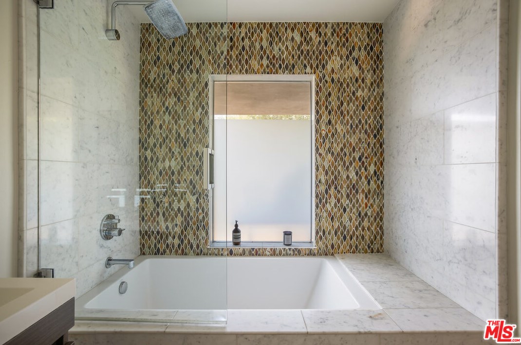 2507 Creston Dr, Los Angeles CA  90068-2205 exterior