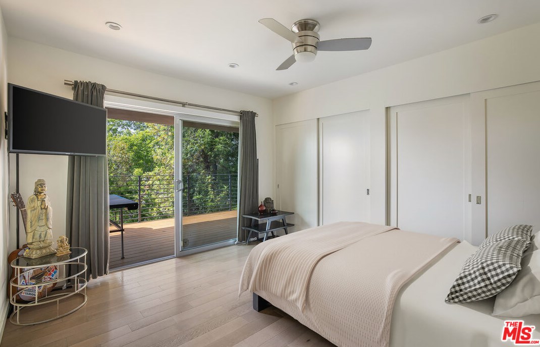 2507 Creston Dr, Los Angeles CA  90068-2205 exterior