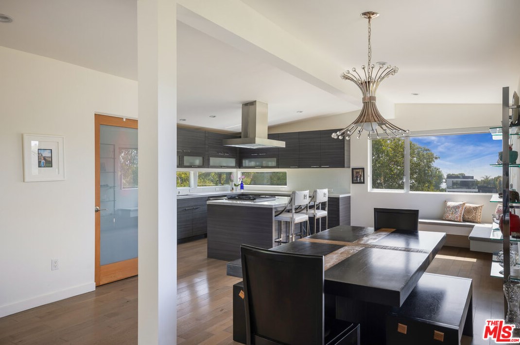 2507 Creston Dr, Los Angeles CA  90068-2205 exterior