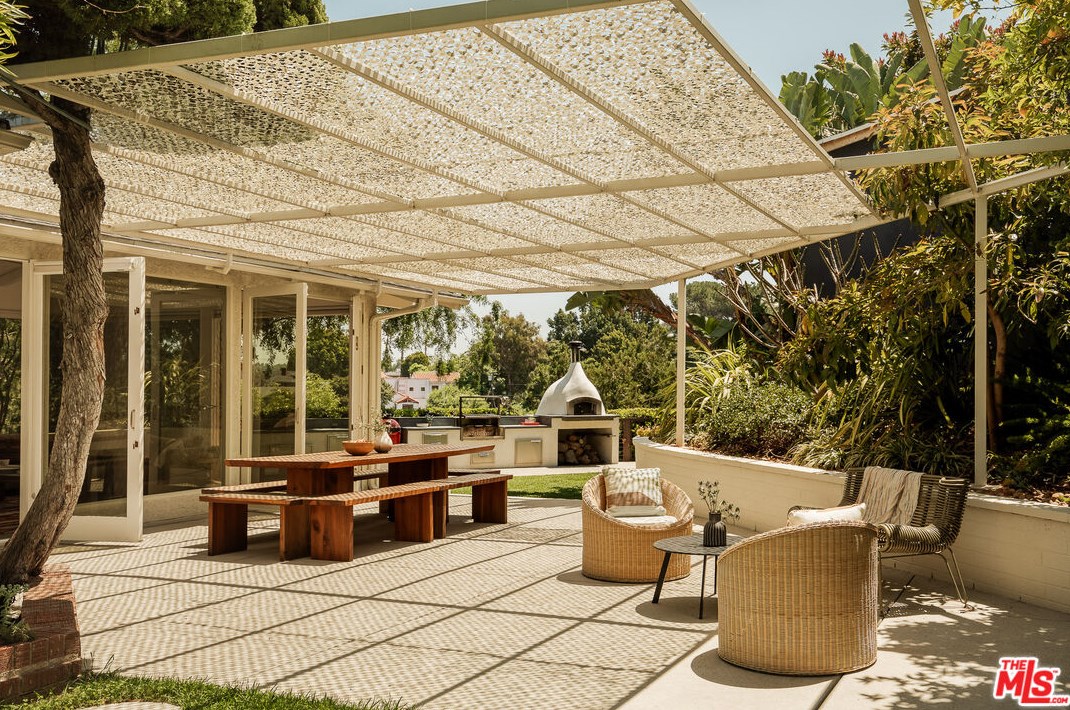 4650 Palmero Dr, Los Angeles CA  90065-4239 exterior