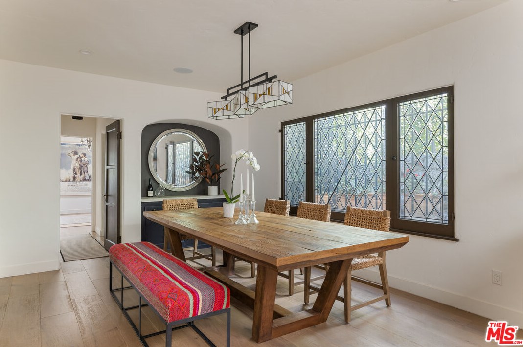 1725 Mount Olympus Dr, Los Angeles CA  90046-2034 exterior