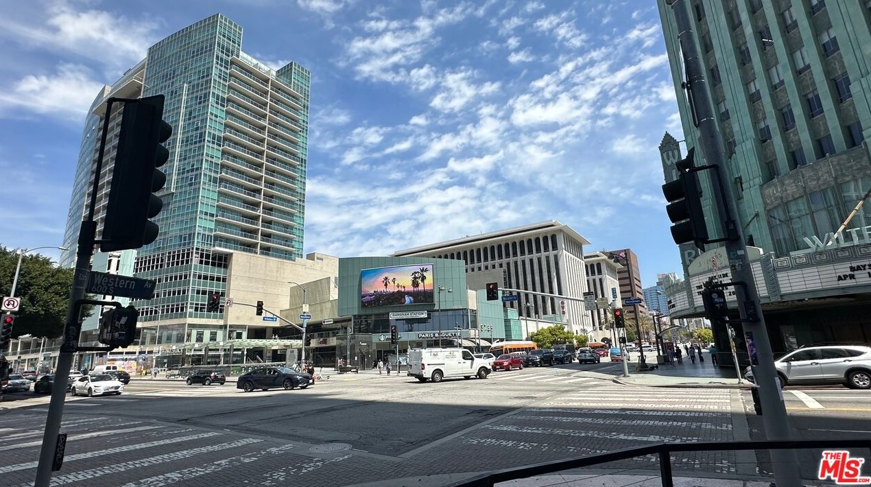 3810 Wilshire Blvd, Los Angeles CA  90010-3204 exterior