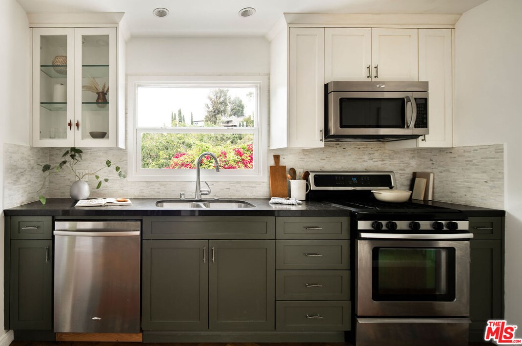 2380 Lake View Ave, Los Angeles CA  90039-4021 exterior