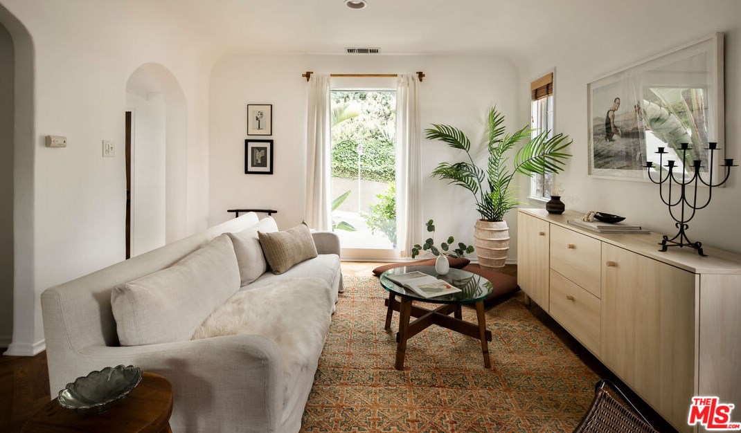 2380 Lake View Ave, Los Angeles CA  90039-4021 exterior