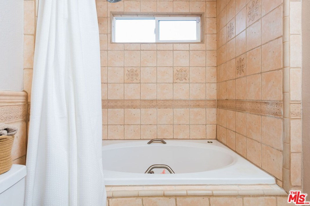 4002 Willalee Ave, Glendale CA  91214-3235 exterior