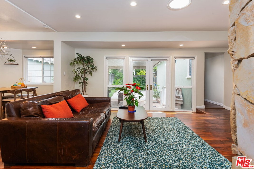 4002 Willalee Ave, Glendale CA  91214-3235 exterior