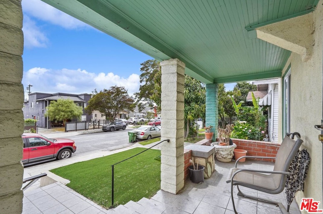 5125 Meridian St, Los Angeles CA  90042-1709 exterior