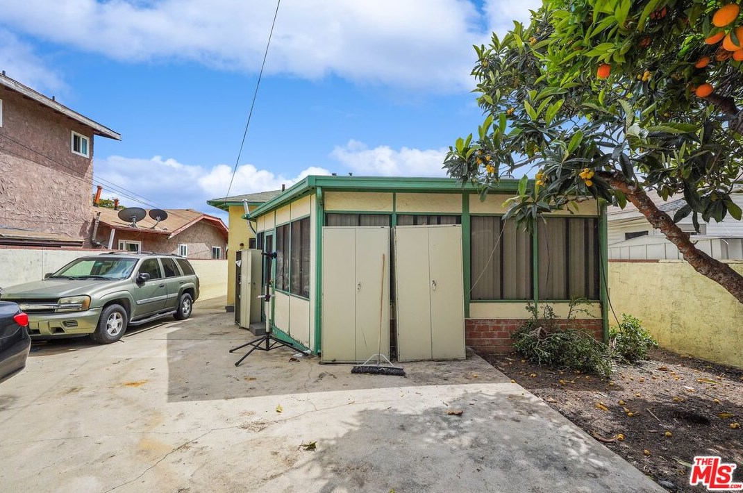 5125 Meridian St, Los Angeles CA  90042-1709 exterior
