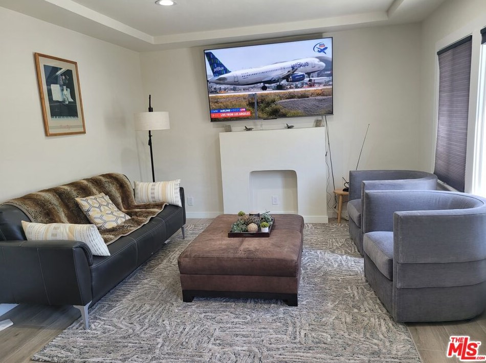 1713 82nd St, Los Angeles CA  90001-4003 exterior