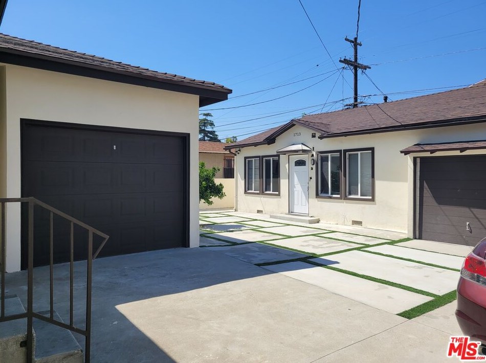 1713 82nd St, Los Angeles CA  90001-4003 exterior