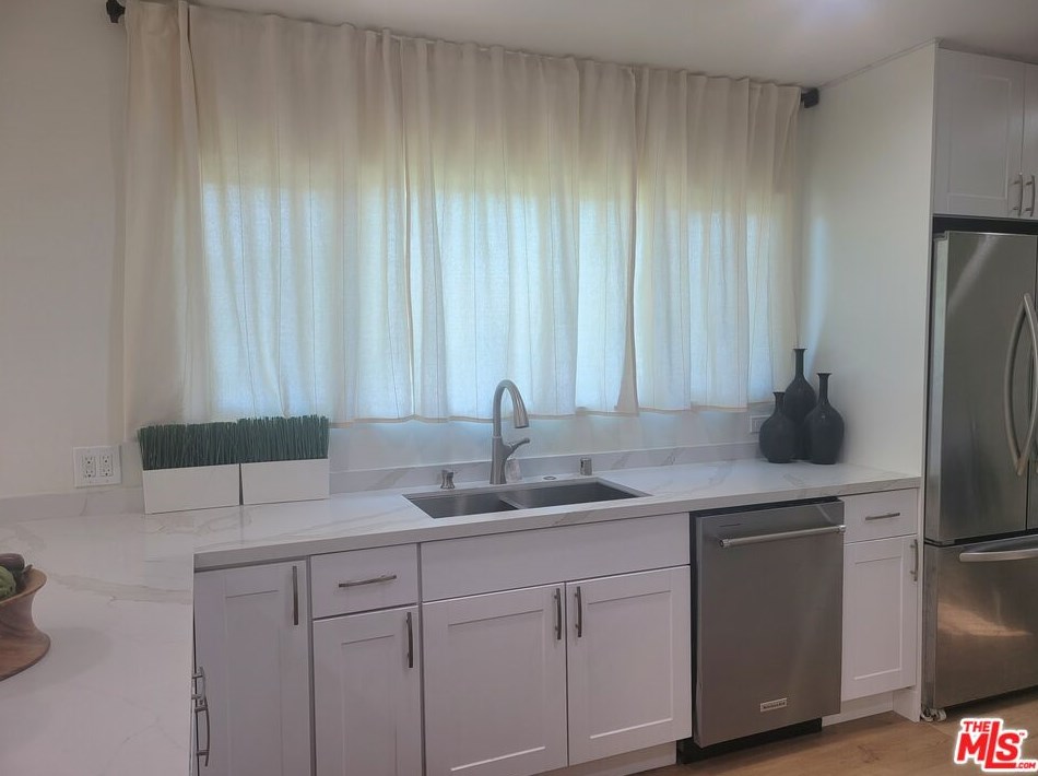 1713 82nd St, Los Angeles CA  90001-4003 exterior