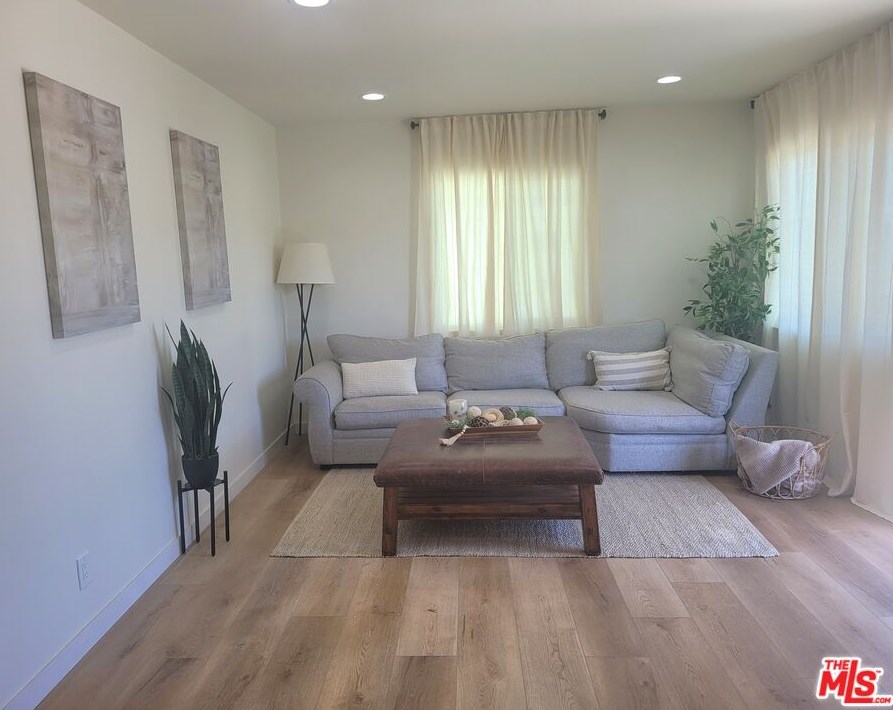 1713 82nd St, Los Angeles CA  90001-4003 exterior