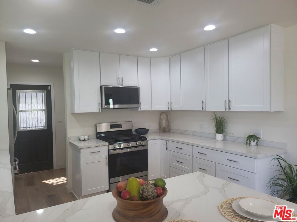 1713 82nd St, Los Angeles CA  90001-4003 exterior