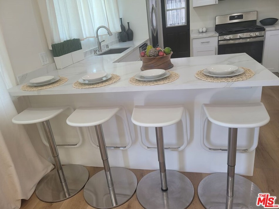 1713 82nd St, Los Angeles CA  90001-4003 exterior