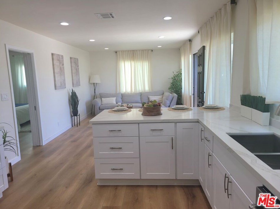 1713 82nd St, Los Angeles CA  90001-4003 exterior