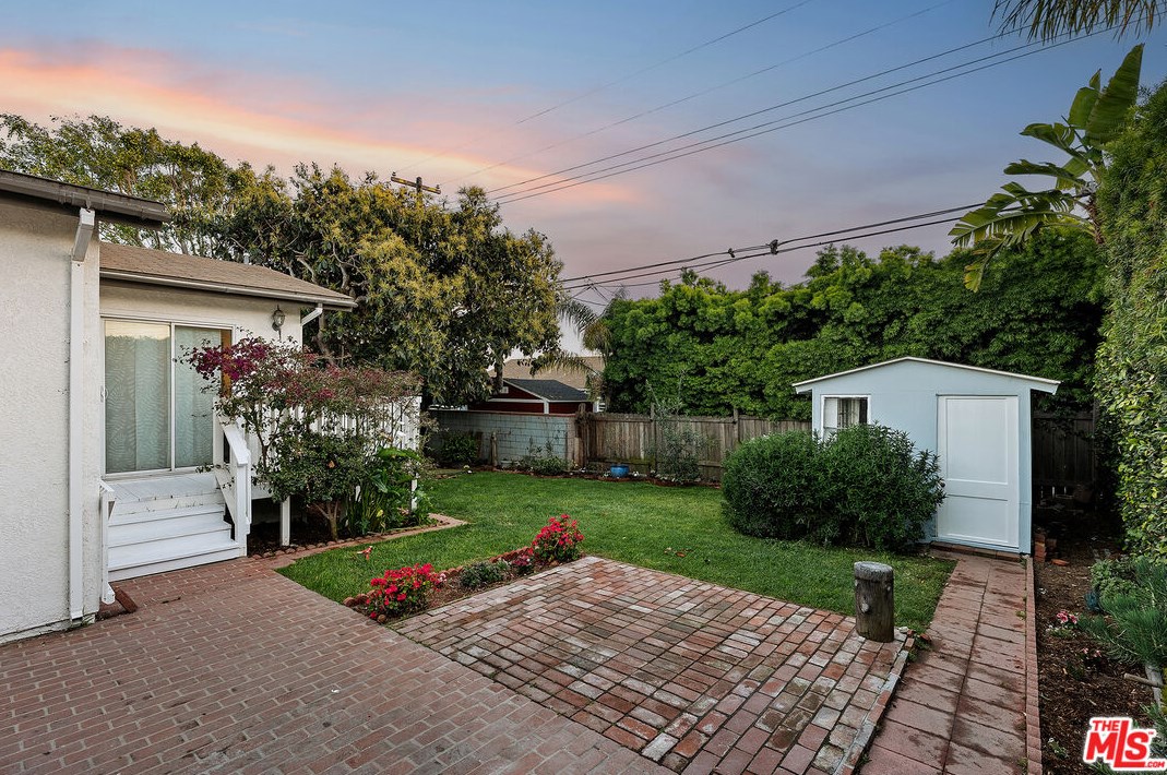 8837 De Haviland Ave, Los Angeles CA  90045-4116 exterior