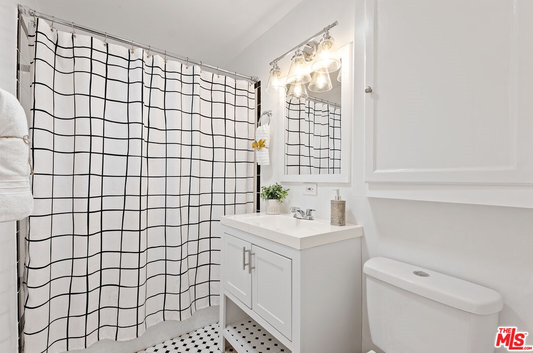 8837 De Haviland Ave, Los Angeles CA  90045-4116 exterior