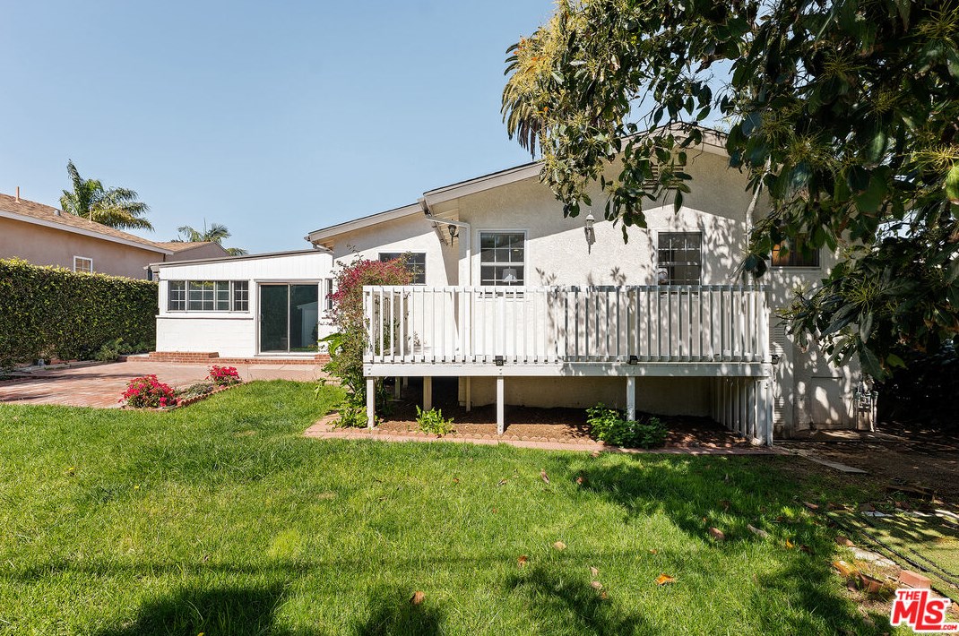 8837 De Haviland Ave, Los Angeles CA  90045-4116 exterior