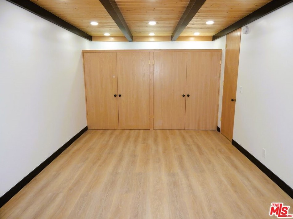 8750 Skyline Dr, Los Angeles CA  90046-1422 exterior