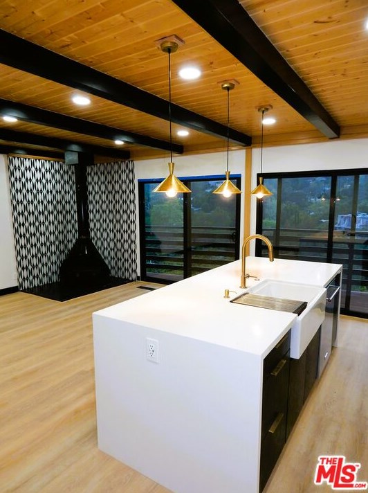 8750 Skyline Dr, Los Angeles CA  90046-1422 exterior